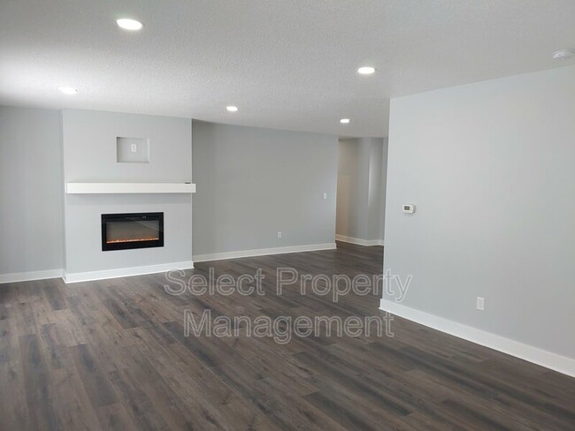 Building Photo - 8130 Roanoke Dr