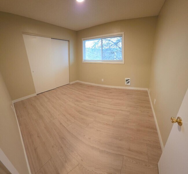 Building Photo - 5055 SW Menlo Dr