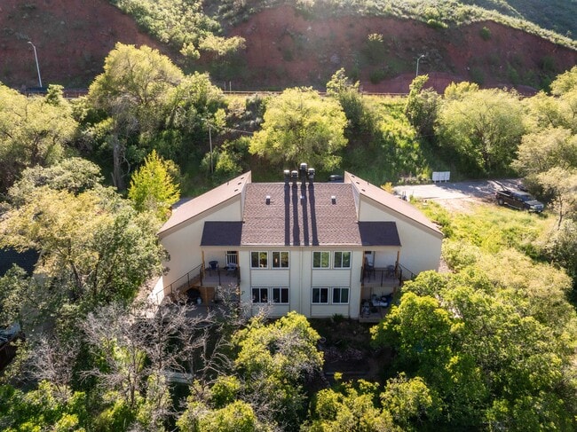 On the quieter side of midland avenue toward Ski Sunlight - 3010 Hager Ln