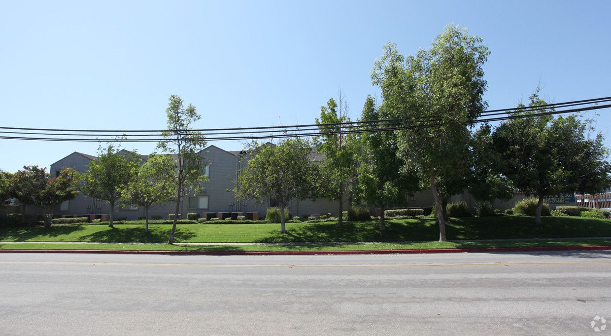 Building Photo - South Coast Paularino Apartments