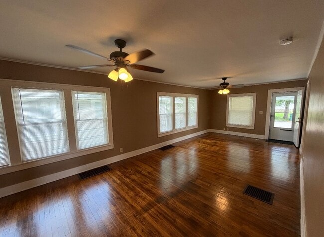 Building Photo - 1404 S Elm St