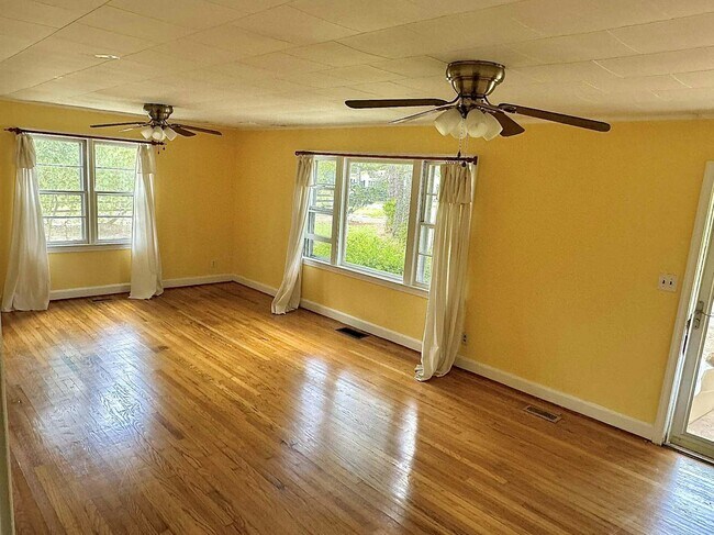 Foto del edificio - 360 Aiken Rd