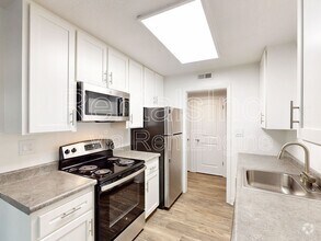 Building Photo - 823 Las Gallinas Ave