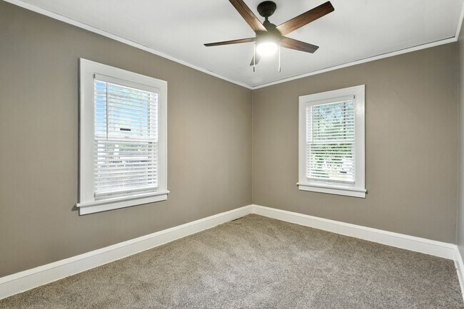 Foto del edificio - Huge 3 Bedroom Single Family Home in Minne...