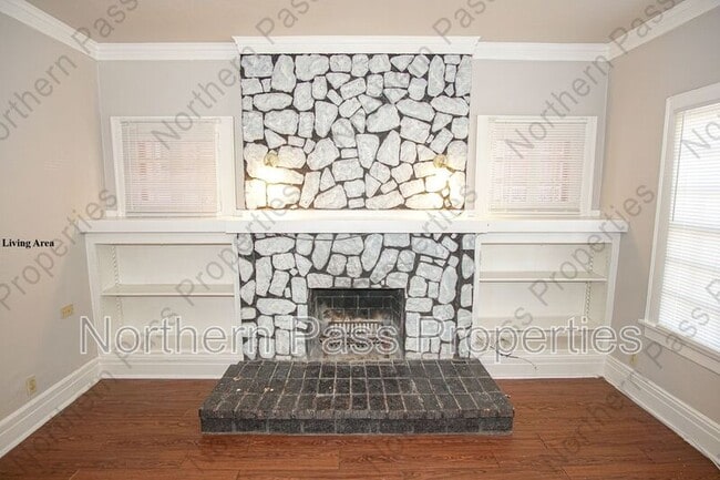 Building Photo - 1503 N Kansas St