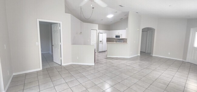 Foto del edificio - BEAUTIFUL 2/2 IN CATALINA OAKS- VERO BEACH