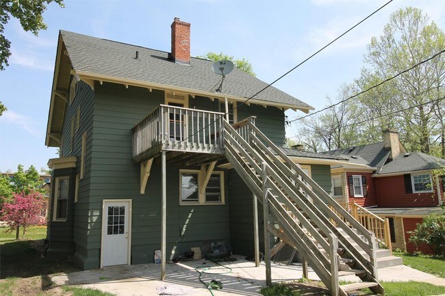 Building Photo - 323 W Main St