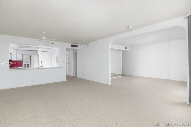 Building Photo - 400 South Pointe Dr