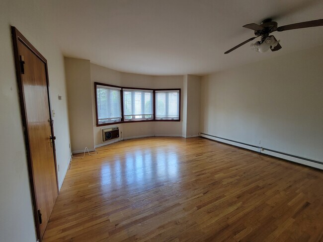 Building Photo - 212 Riverview Pl