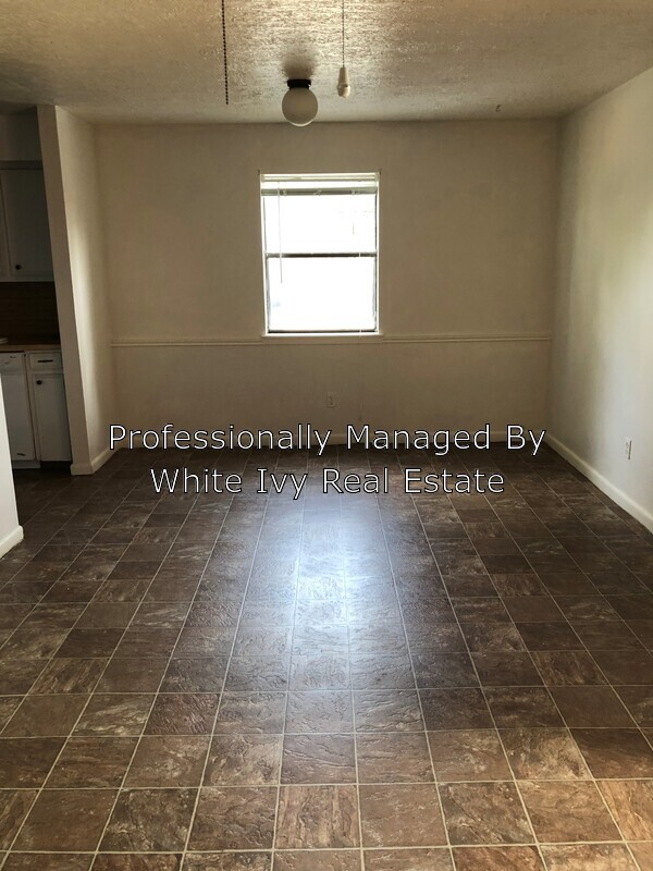Building Photo - 1329 Windsor St