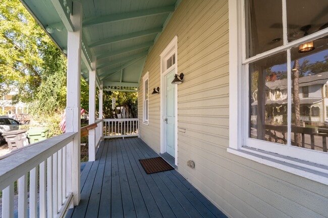 Foto del edificio - Historic Lincolnville 3/2 Single Family Home