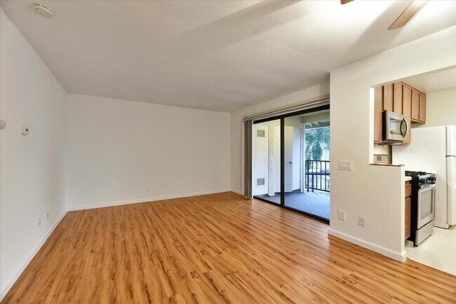 Foto del edificio - 8594 Summerdale Rd