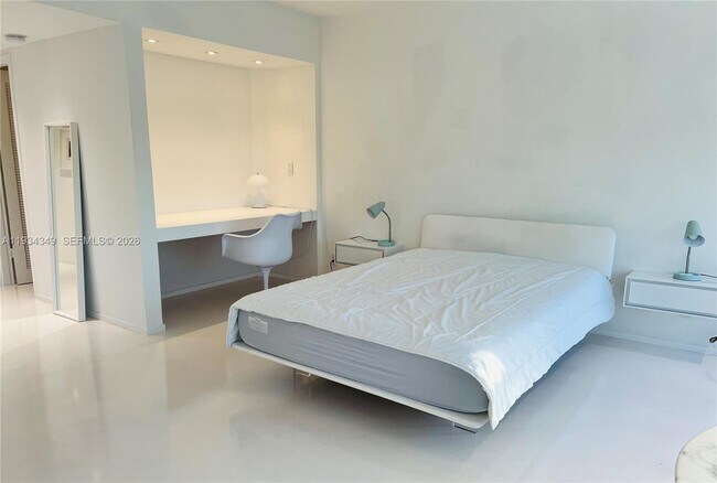 Foto del edificio - 900 Bay Dr