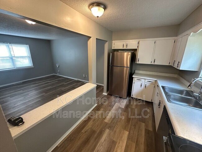 Foto del edificio - 222 N Oak Dr