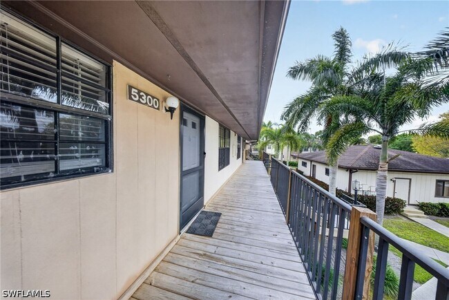 Foto del edificio - 5300 Treetops Dr