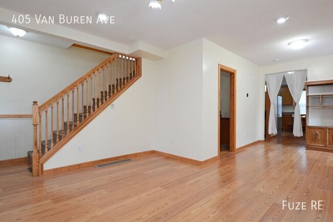 Building Photo - 405 Van Buren Ave