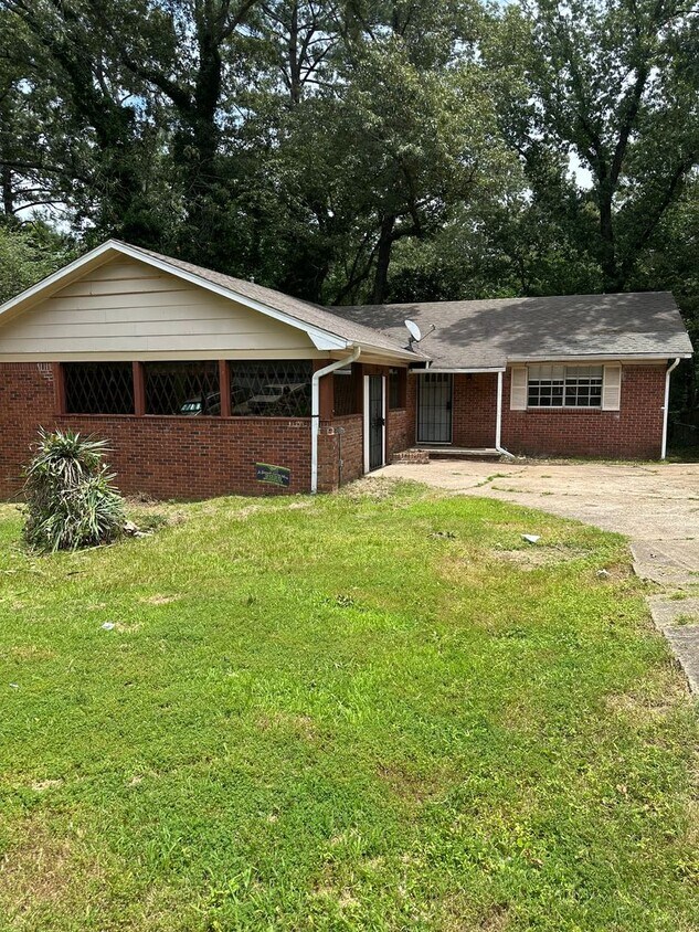 Primary Photo - 4 Bedroom and 2 Bathroom Little Rock