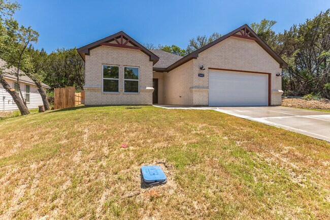 Building Photo - 2605 Hillcrest Dr