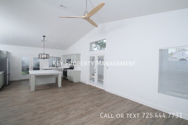 Foto del edificio - 248 Misty Garden St