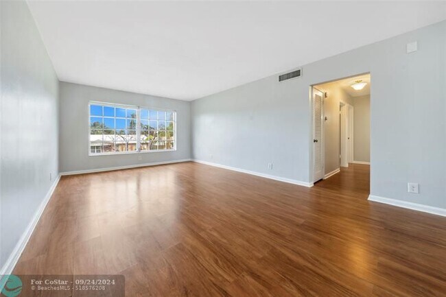 Foto del edificio - 6750 NE 21st Rd