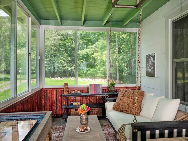 Foto del edificio - 3169 Spruce Cabin Rd