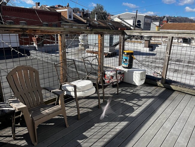 Foto del edificio - 2128 E Carson St