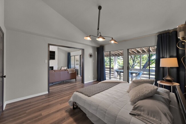 Building Photo - Fully Furnished Condo In Sought After Apri...