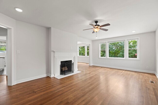 Foto del edificio - Knoxville 37909 - 3 bedroom 2 bath - call ...