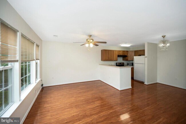 Foto del edificio - 8167 Cockburn Ct