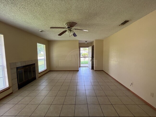 Building Photo - 1326 Jefferies, Killeen