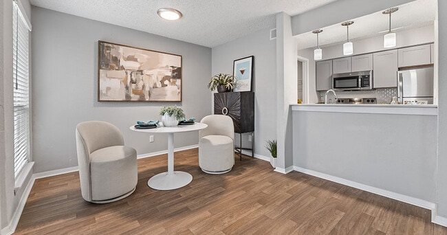 Foto del edificio - The Oakley Apartment Homes