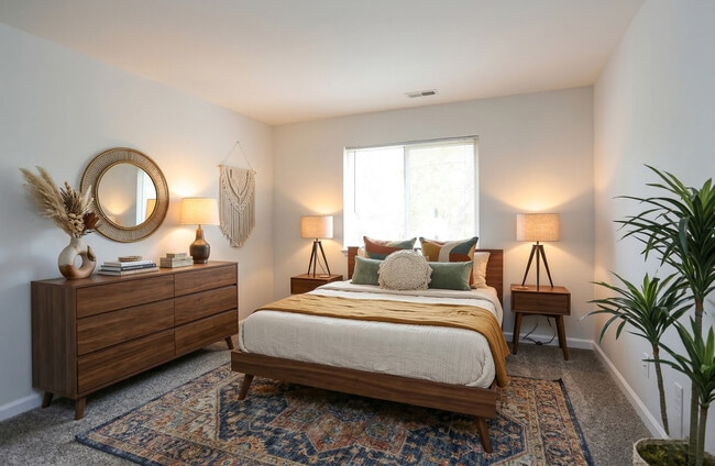 Building Photo - Crescent Oaks