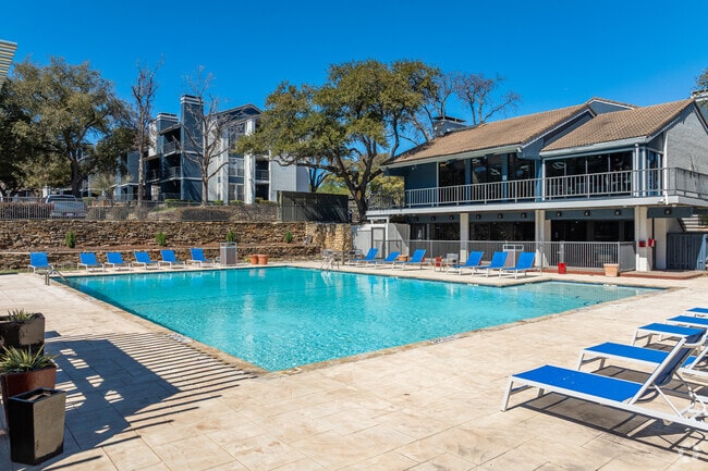 Resort Inspired Pool - Las Colinas Heights
