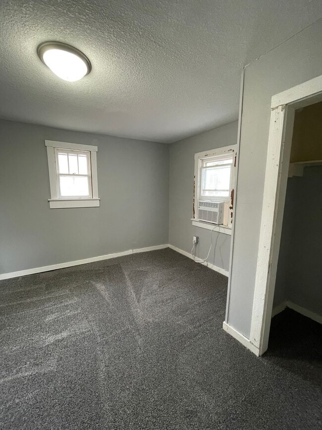 Building Photo - 215 E Copley Ave