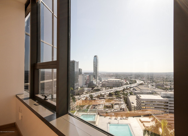 Building Photo - 1100 Wilshire Blvd