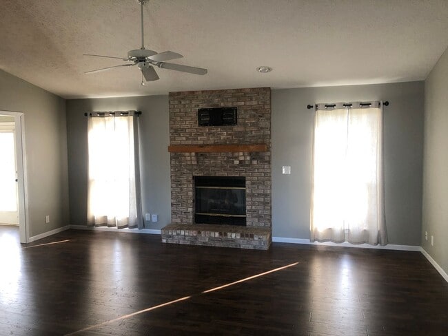Building Photo - BROOKFIELD HEIGHTS