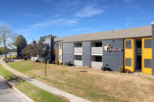 Building Photo - Preslee Apartments