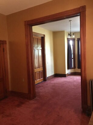 Habitación con ventanal frontal - 1631 Main St