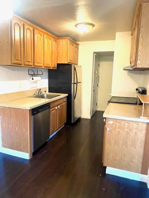 Kitchen - 2144 Northwood Cir