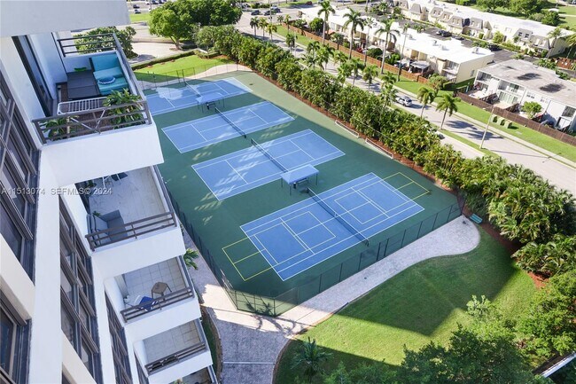 Foto del edificio - 2500 Parkview Dr