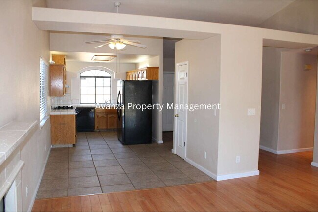 Foto del edificio - 4 Bedroom/2 Bath Home in Clovis  (Herndon ...