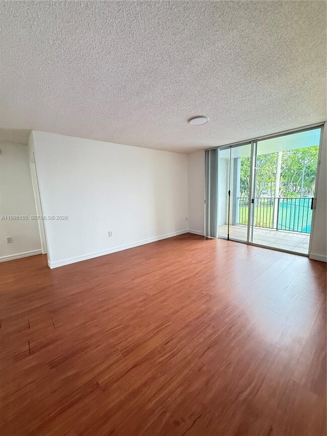 Foto del edificio - 4560 NW 107th Ave