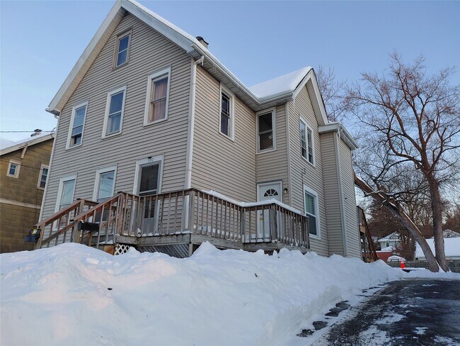 Foto del edificio - 330 Conklin Ave