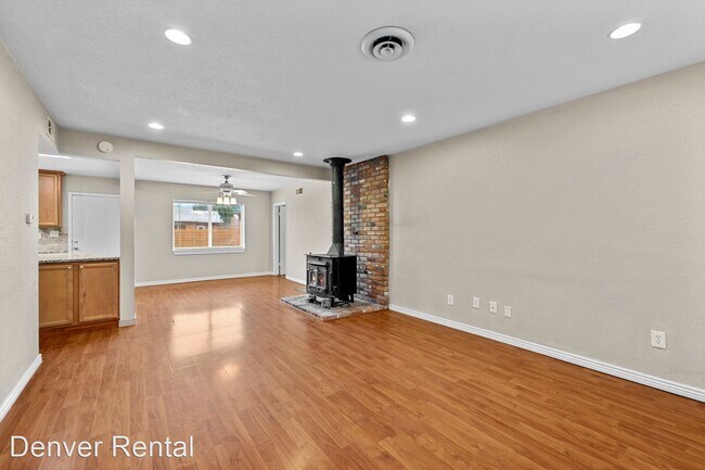 Foto del edificio - 3 br, 2 bath House - 981 Ursula St