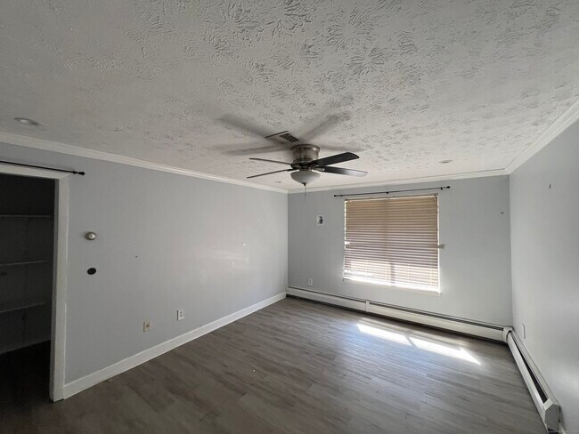 Building Photo - 23 Amato Dr