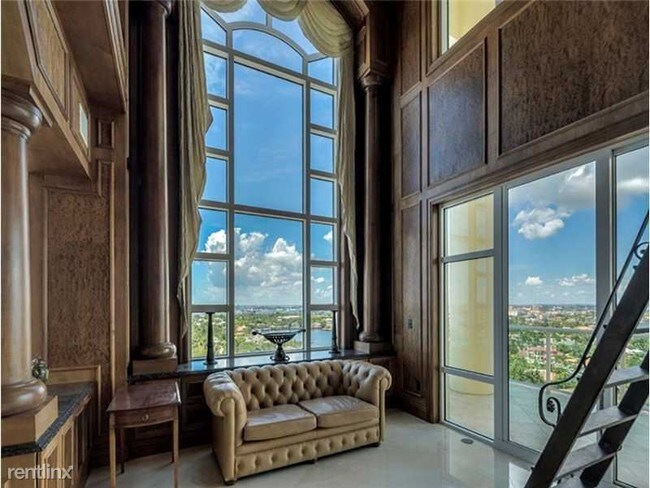Foto del edificio - 3055 Harbor Dr