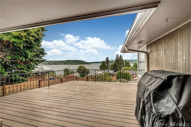 Foto del edificio - Magnificent 3 Bedroom Lake Washington House!