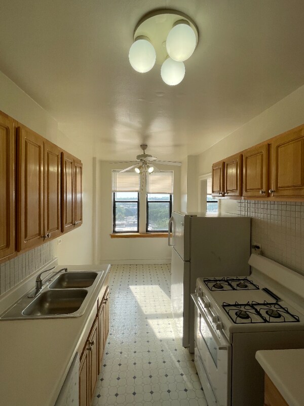 Foto del edificio - 1263 W Pratt Blvd