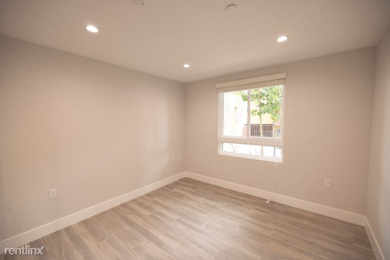 Foto principal - 10231 Woodbine St