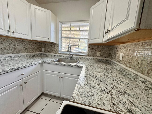 Foto del edificio - 4140 Woodside Dr